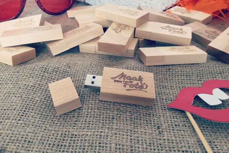 USB Stick met props